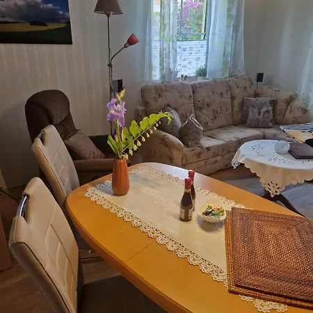 Grahls- Ferienapartement * Feldberger Seenlandschaft